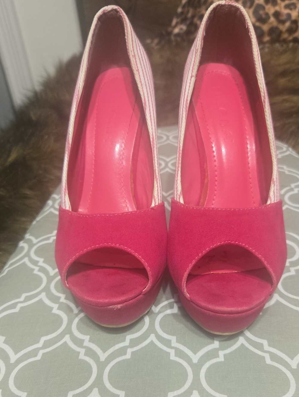 Liliana Women’s Pink Peep-Toe Platform Heels Size 8
